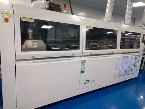 آخر أخبار الشركة عن الفرق بين لحام التدفق العائلي وحام الموجة في تجميع PCB