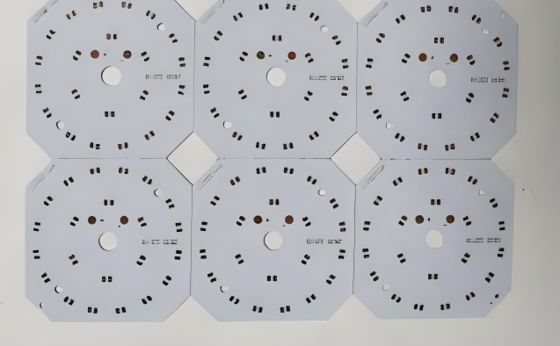 سعر جيد 1 Layer LED PCB Board With Aluminium Base Board 1OZ And White Soldermask الانترنت
