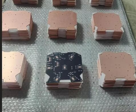 سعر جيد التحكم في عائق لوحة PCB ذات القاعدة النحاسية FR4 لتحقيق الاستقرار التشغيلي طويل الأجل الانترنت